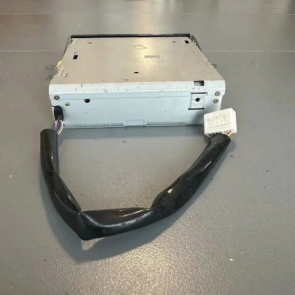 99-02 Isuzu Trooper Audio Stereo CD Player 2901018200 OEM *Not Tested - Picture 3 of 5